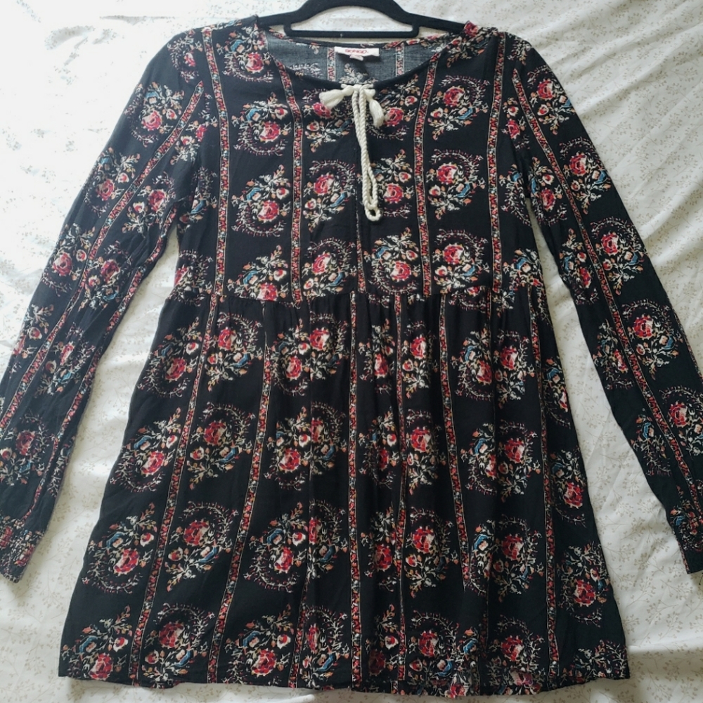 Black Bongo dress || Size: S/C || long sleeved || loose dress